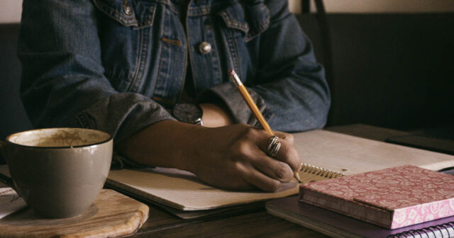 How-to-Become-a-Proofreader_21F_.jpg